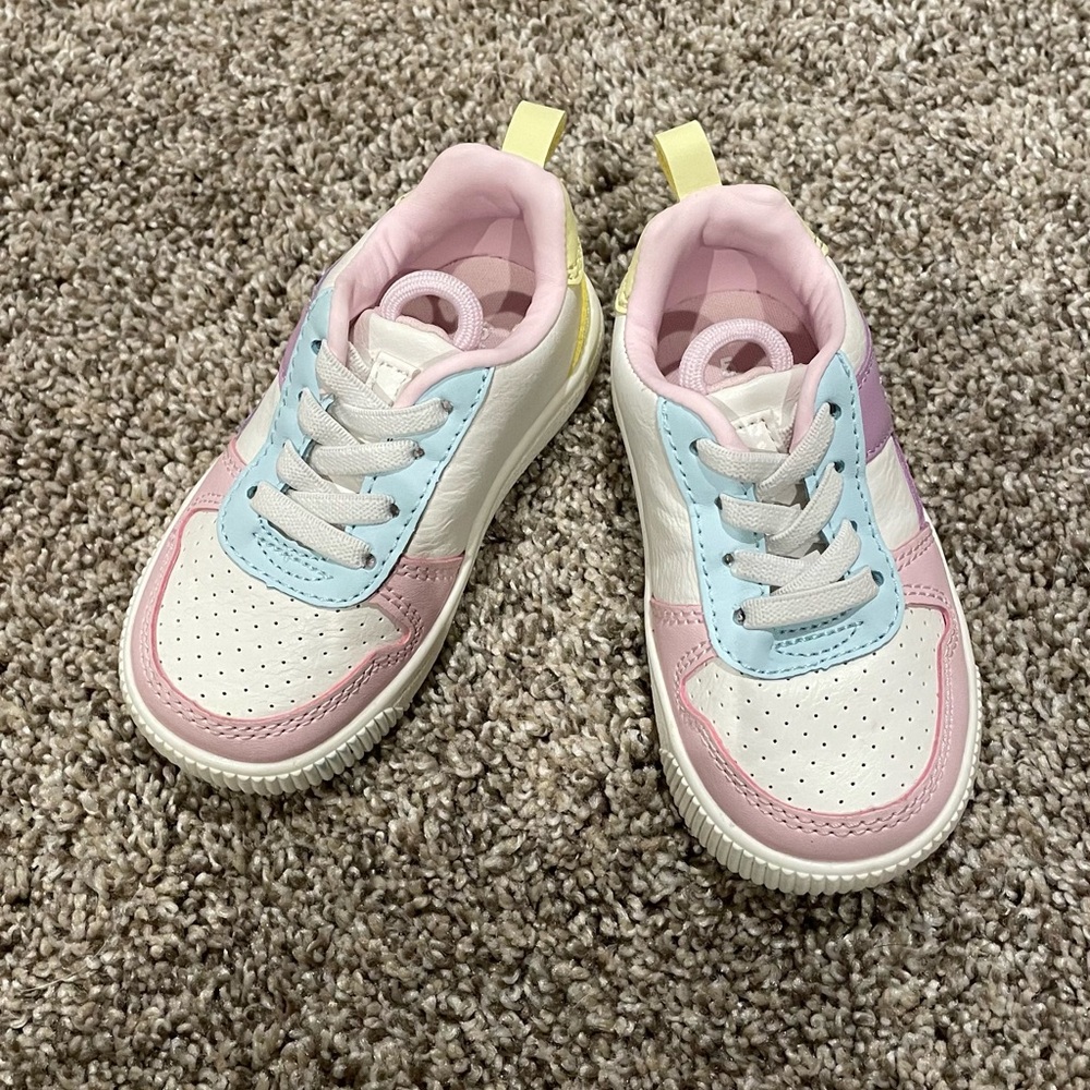 Like New Carter’s toddler shoes size 5